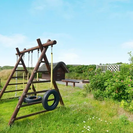 Six-bedroom Holiday In 1 *
