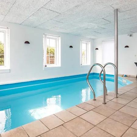 Six-bedroom Holiday In 1 Сasa de vacaciones *