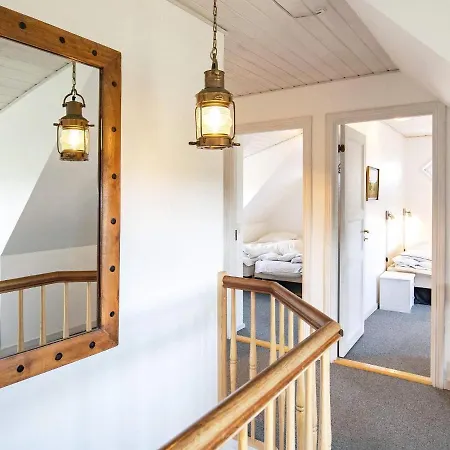 Six-bedroom Holiday In 1 *
