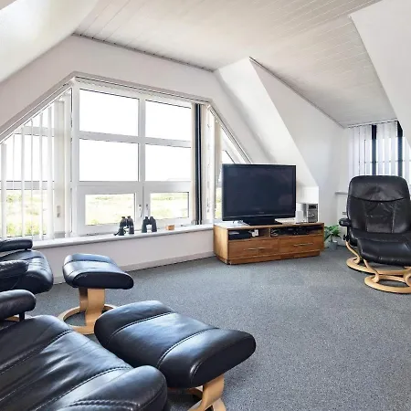 Six-bedroom Holiday In 1
