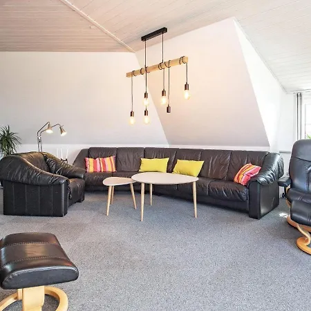 Six-bedroom Holiday In 1 *