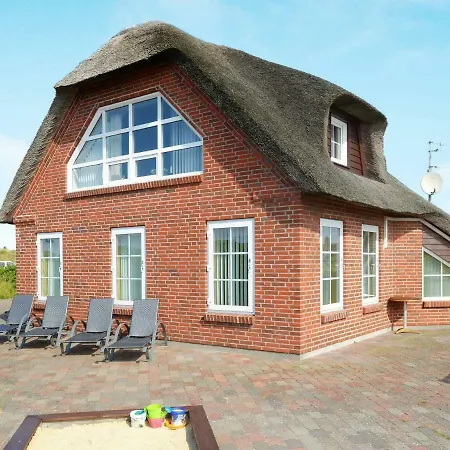 Six-bedroom Holiday In 1